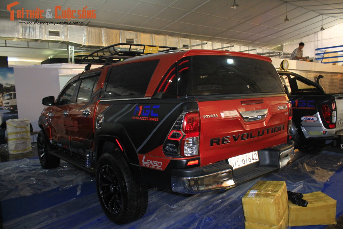 Toyota Hilux voi goi do 600 trieu 